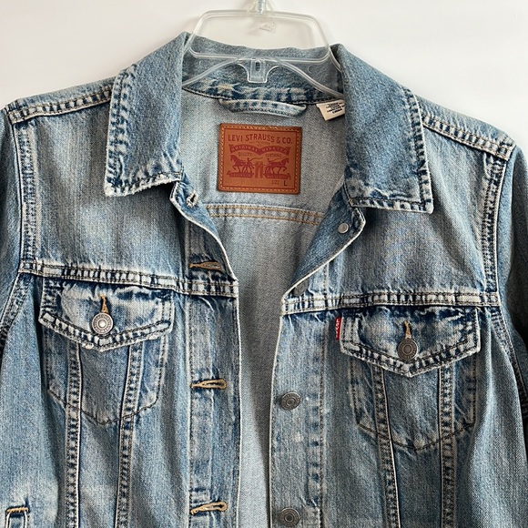 Levi’s denim Jean Jacket - Women’s size Large - Picture 2 of 4